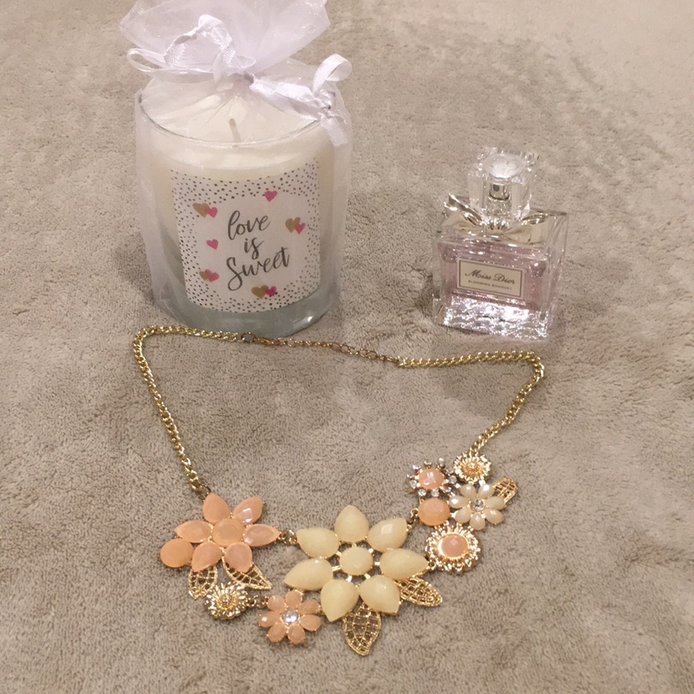 Floral costume necklace